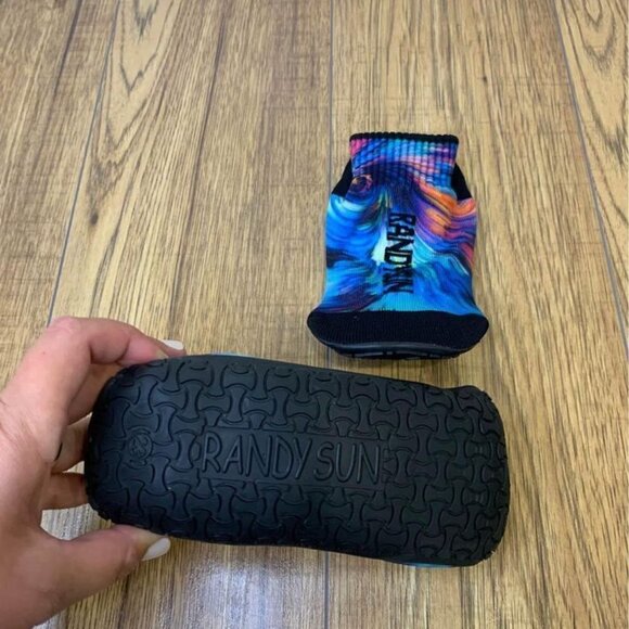 CHILDRENS beach water socks- NWOT. Perfect for outdoors/nature walks. Size 23 sm - Picture 4 of 11